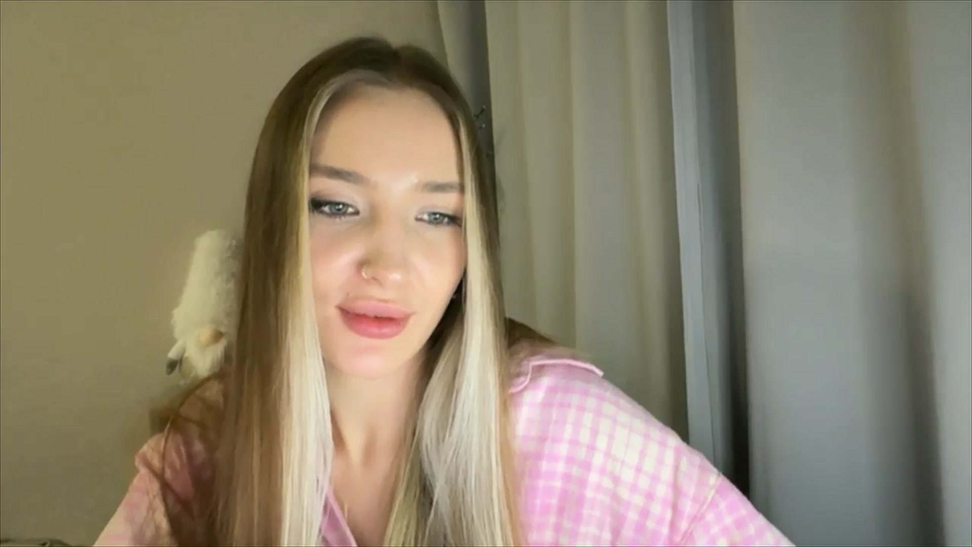 Gallery image thumbnail from My_Diana's myfreecams stream on, 12/27/2024, 23:17 image 2 of 20
