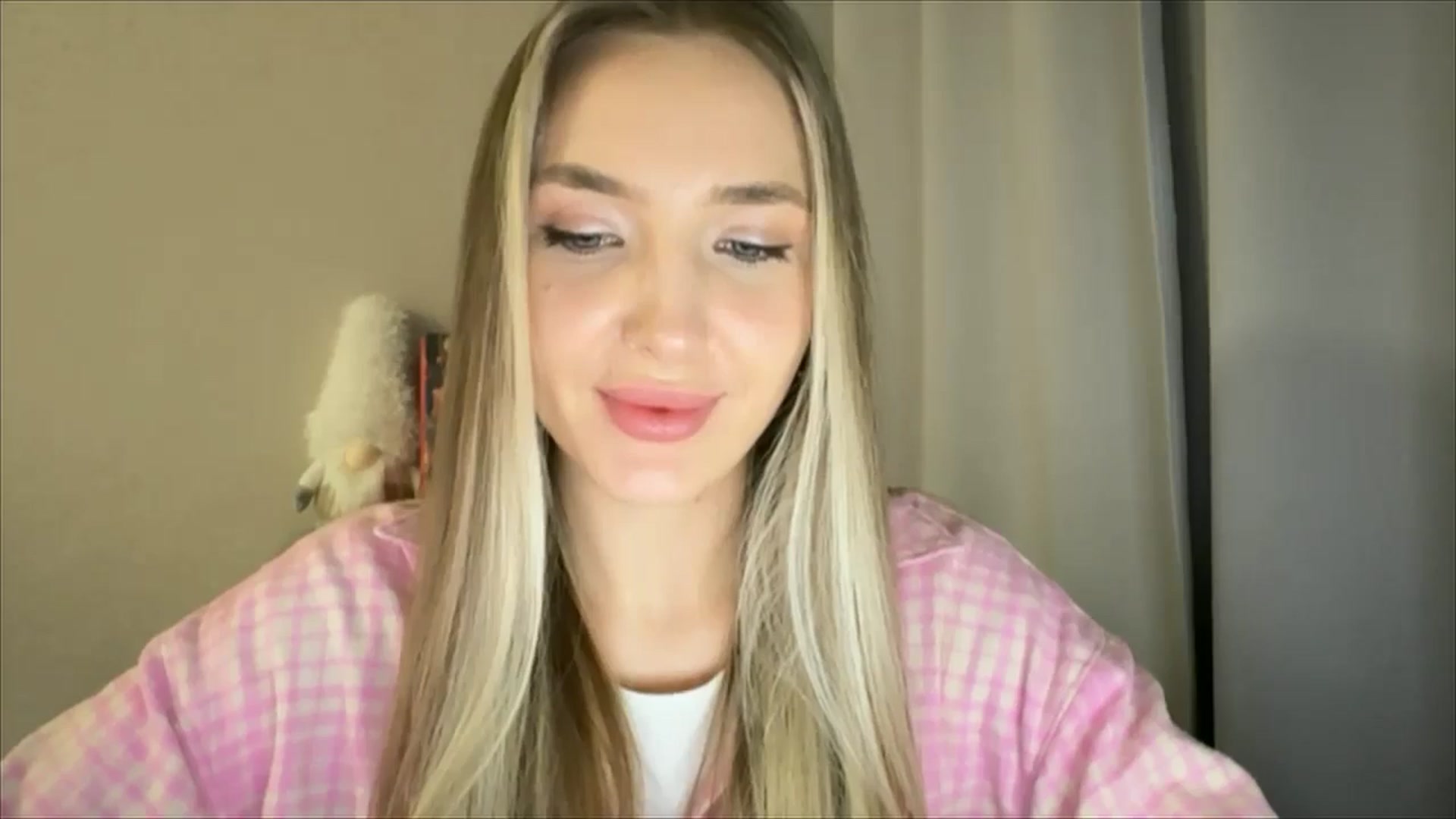 Gallery image thumbnail from My_Diana's myfreecams stream on, 12/28/2024, 22:16 image 10 of 20