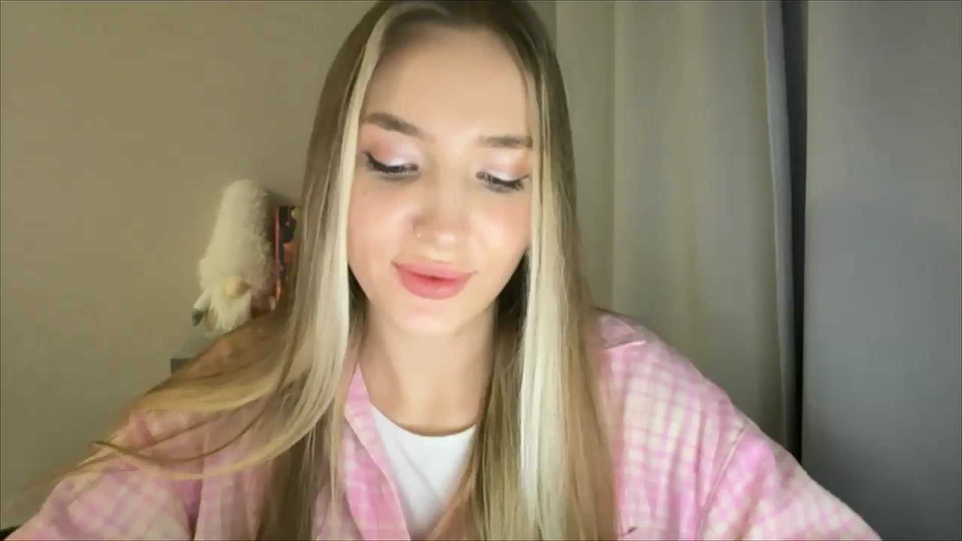 Gallery image thumbnail from My_Diana's myfreecams stream on, 12/28/2024, 22:16 image 18 of 20