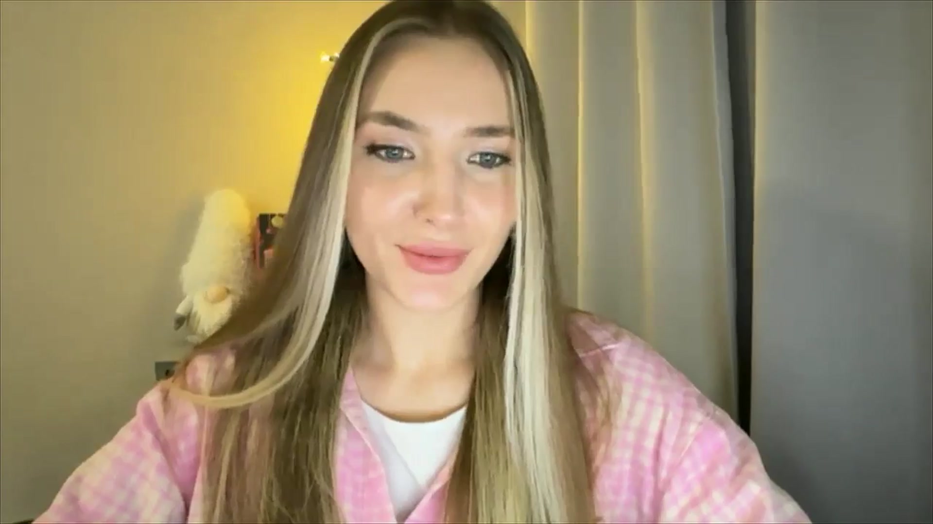 Gallery image thumbnail from My_Diana's myfreecams stream on, 12/28/2024, 22:16 image 5 of 20