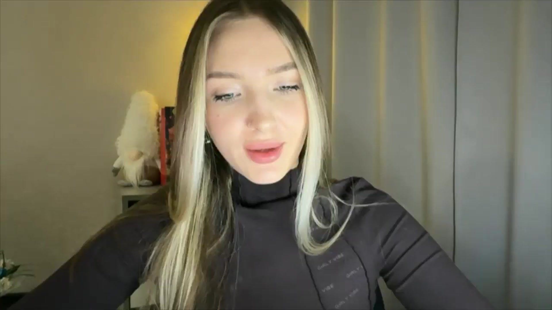 Gallery image thumbnail from My_Diana's myfreecams stream on, 01/08/2025, 16:54 image 17 of 20