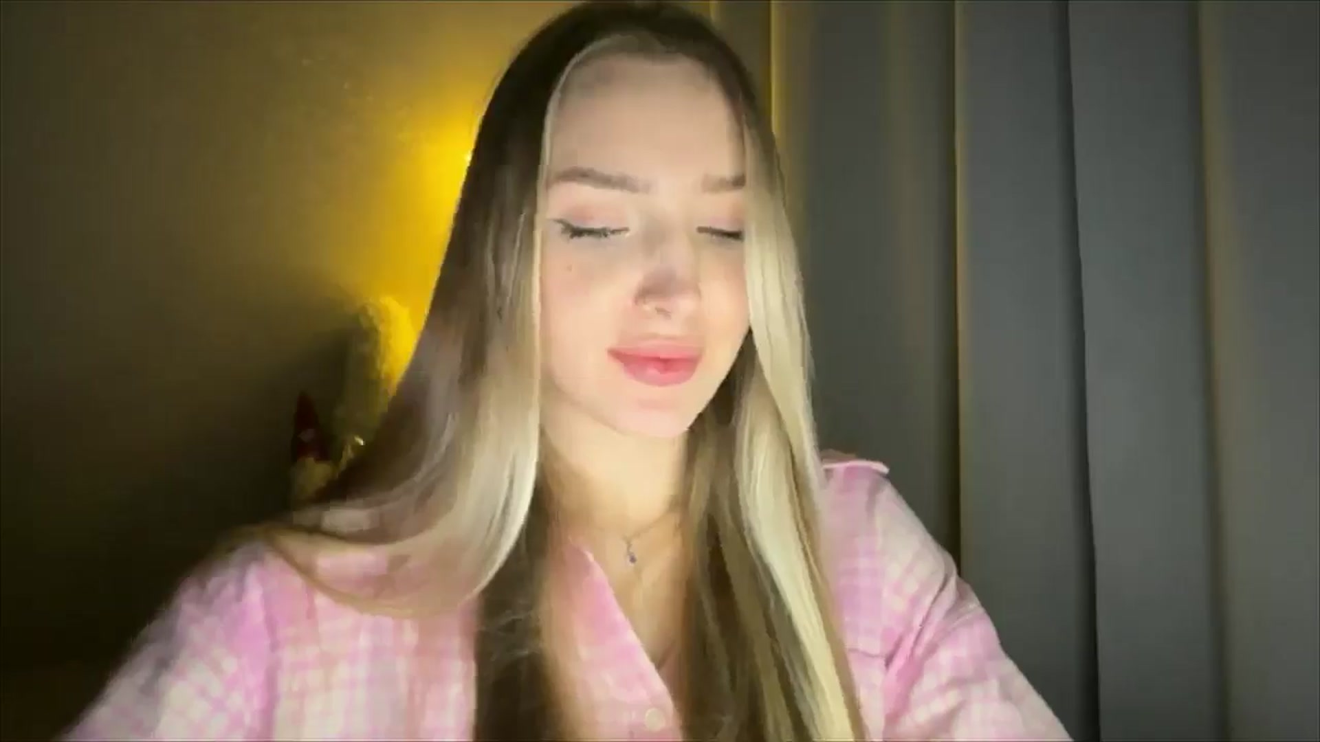 Gallery image thumbnail from My_Diana's myfreecams stream on, 01/28/2025, 22:29 image 17 of 20