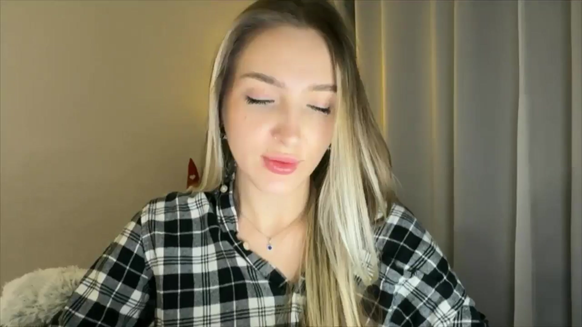 Gallery image thumbnail from My_Diana's myfreecams stream on, 01/29/2025, 23:27 image 4 of 20