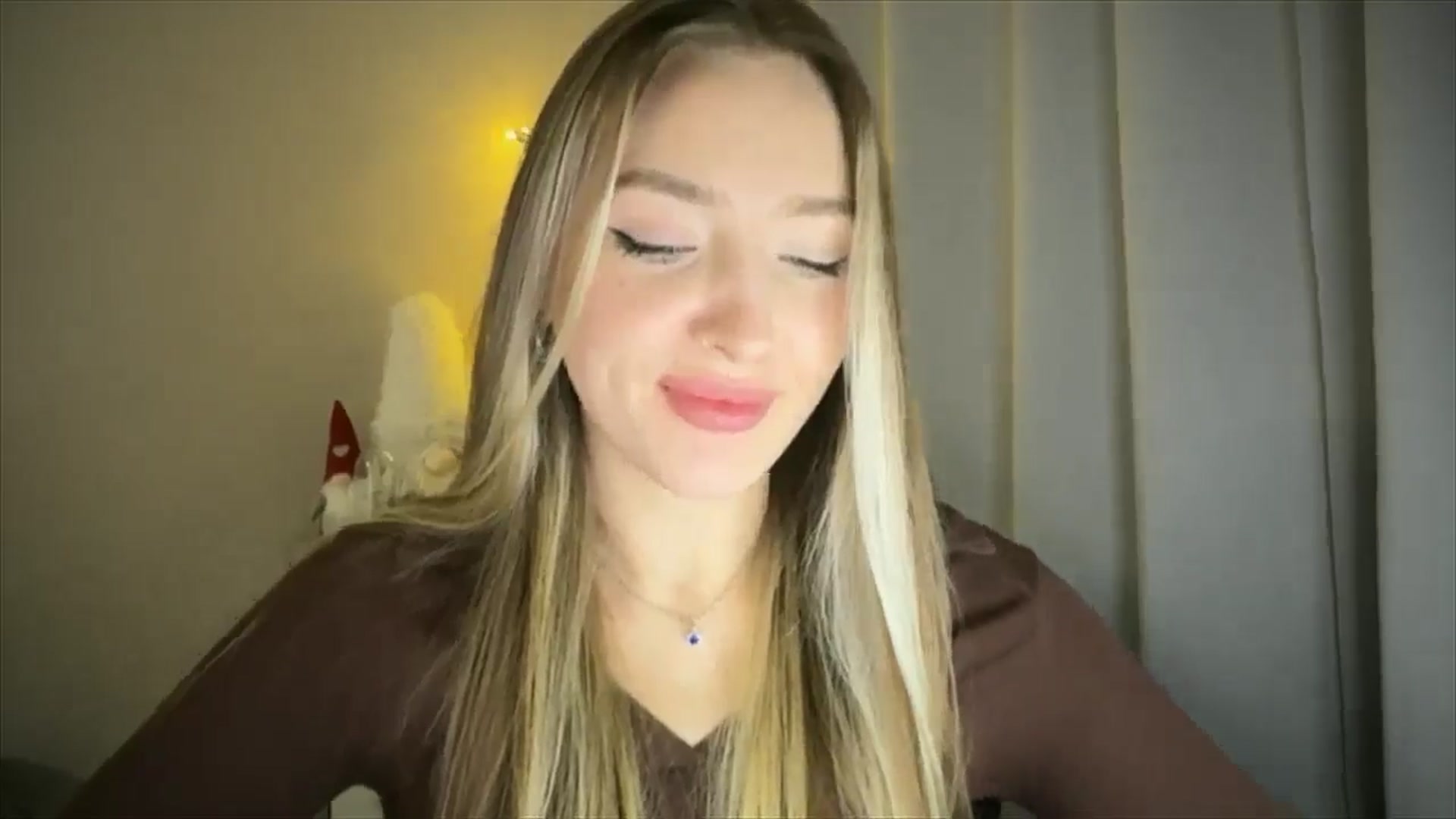 Gallery image thumbnail from My_Diana's myfreecams stream on, 02/06/2025, 16:02 image 16 of 20