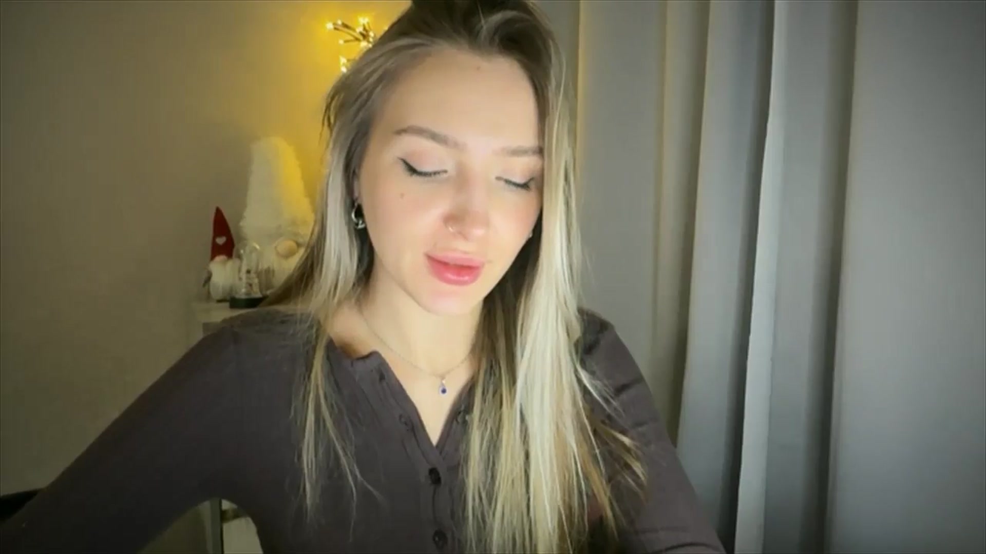 Gallery image thumbnail from My_Diana's myfreecams stream on, 02/09/2025, 21:50 image 16 of 20