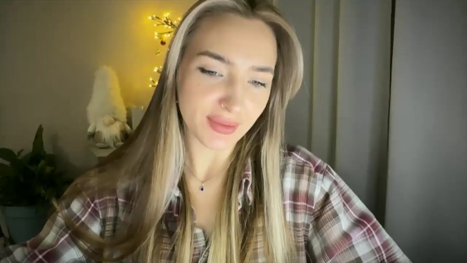 Gallery image thumbnail from My_Diana's myfreecams stream on, 03/01/2025, 22:59 image 15 of 20
