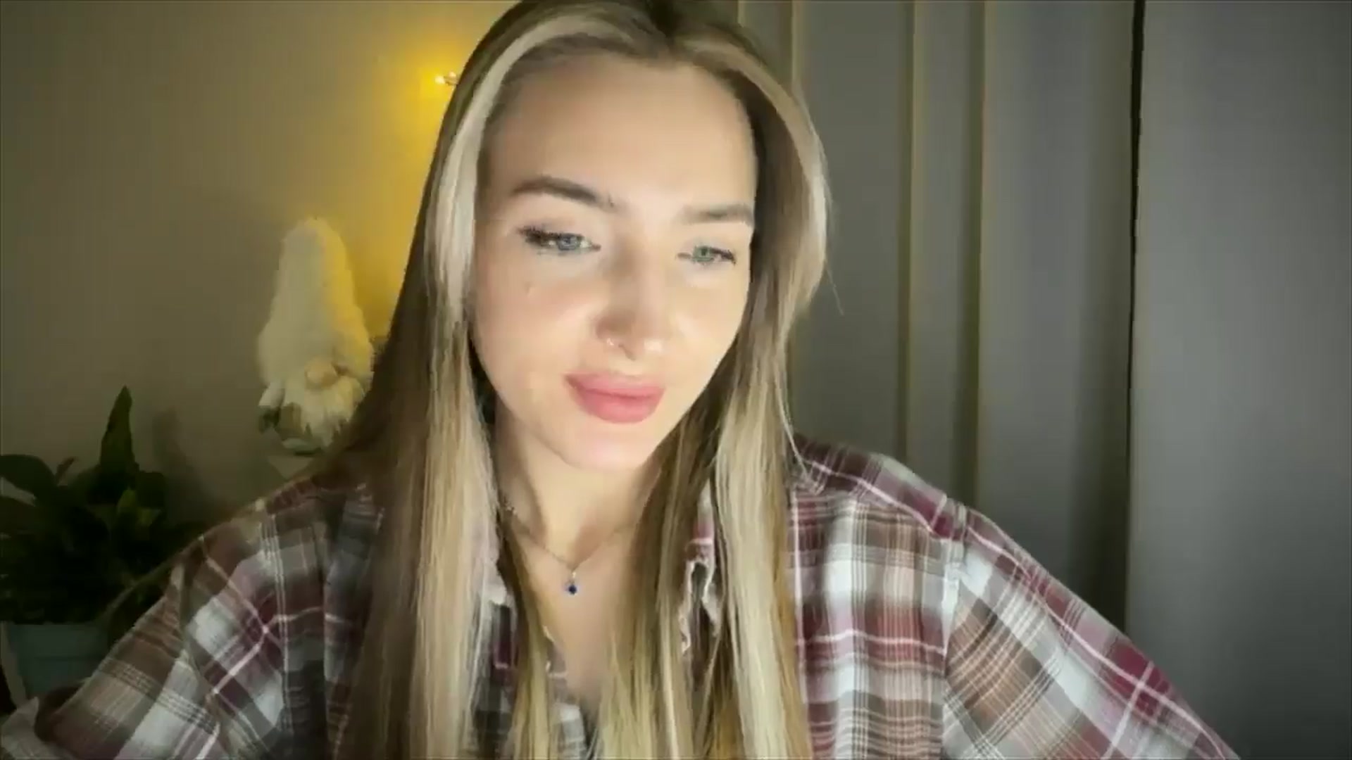 Gallery image thumbnail from My_Diana's myfreecams stream on, 03/01/2025, 22:59 image 18 of 20