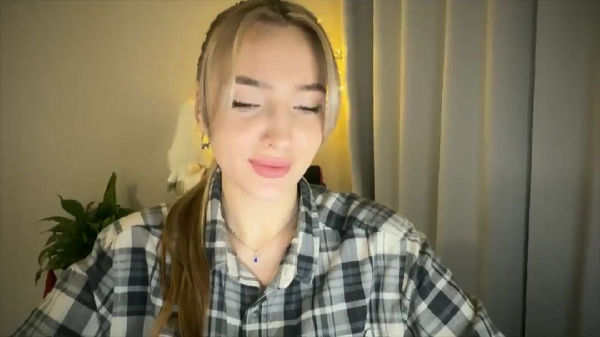 Gallery image thumbnail from My_Diana's myfreecams stream on, 03/02/2025, 17:02 image 6 of 20