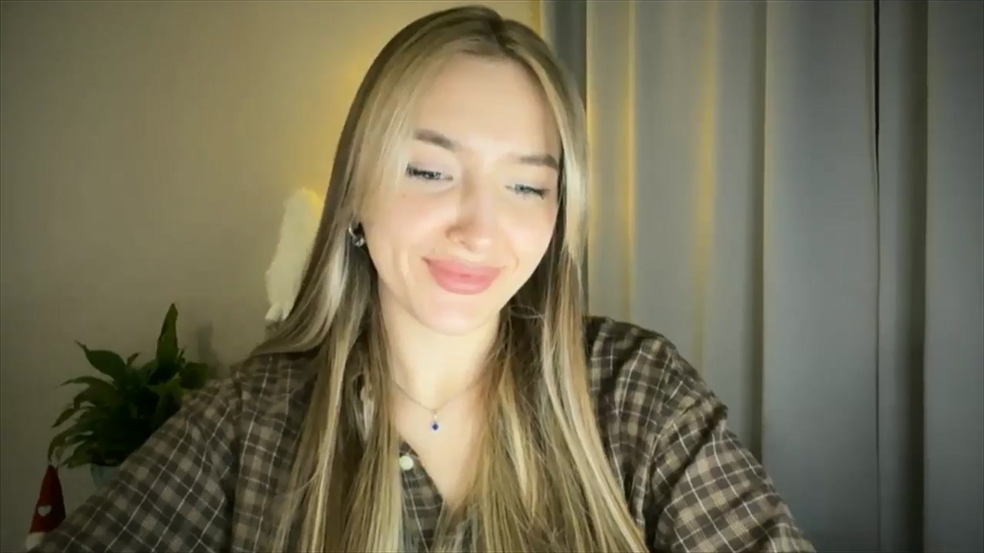 Gallery image thumbnail from My_Diana's myfreecams stream on, 03/04/2025, 22:33 image 17 of 20
