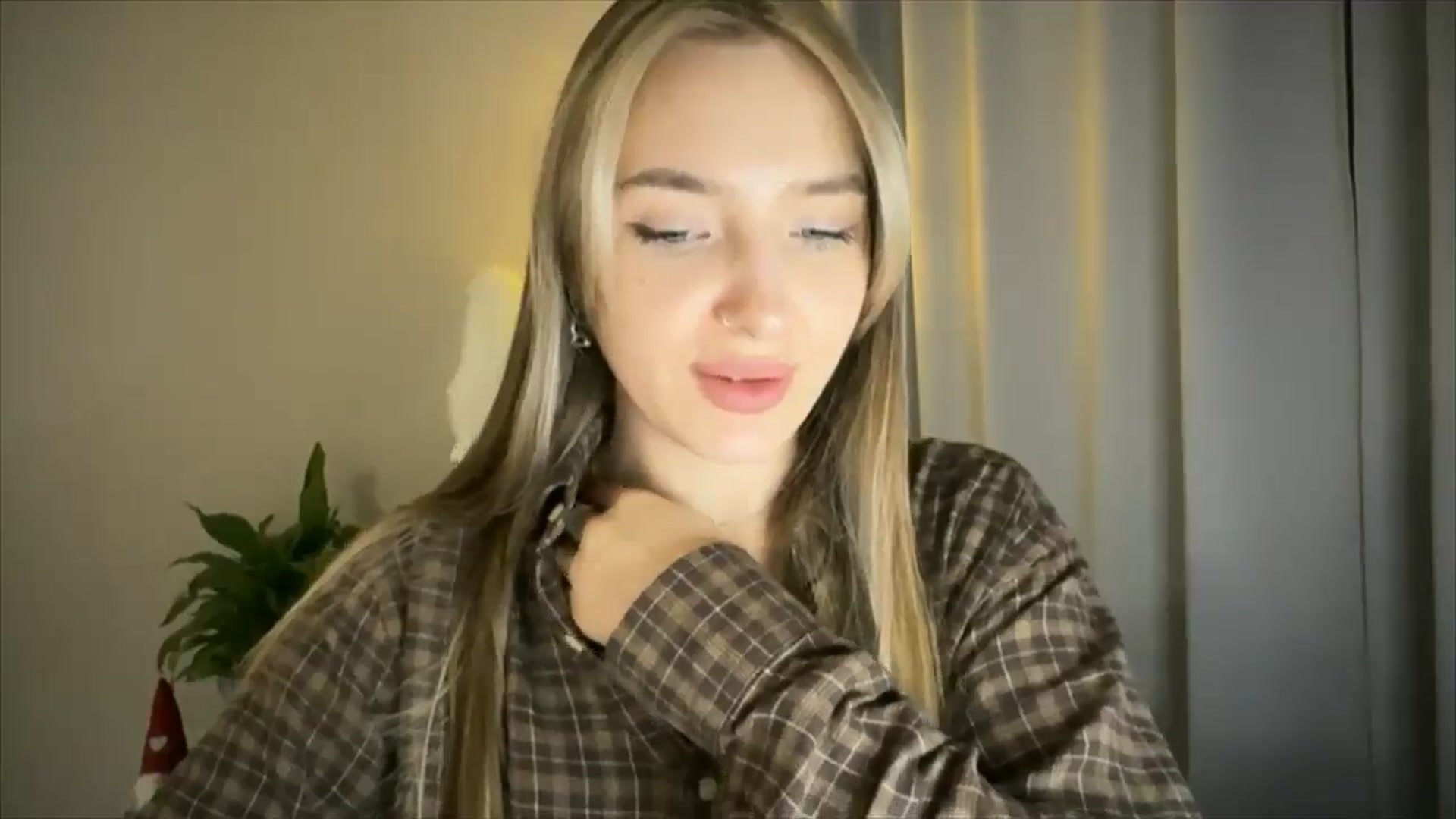 Gallery image thumbnail from My_Diana's myfreecams stream on, 03/04/2025, 22:33 image 12 of 20