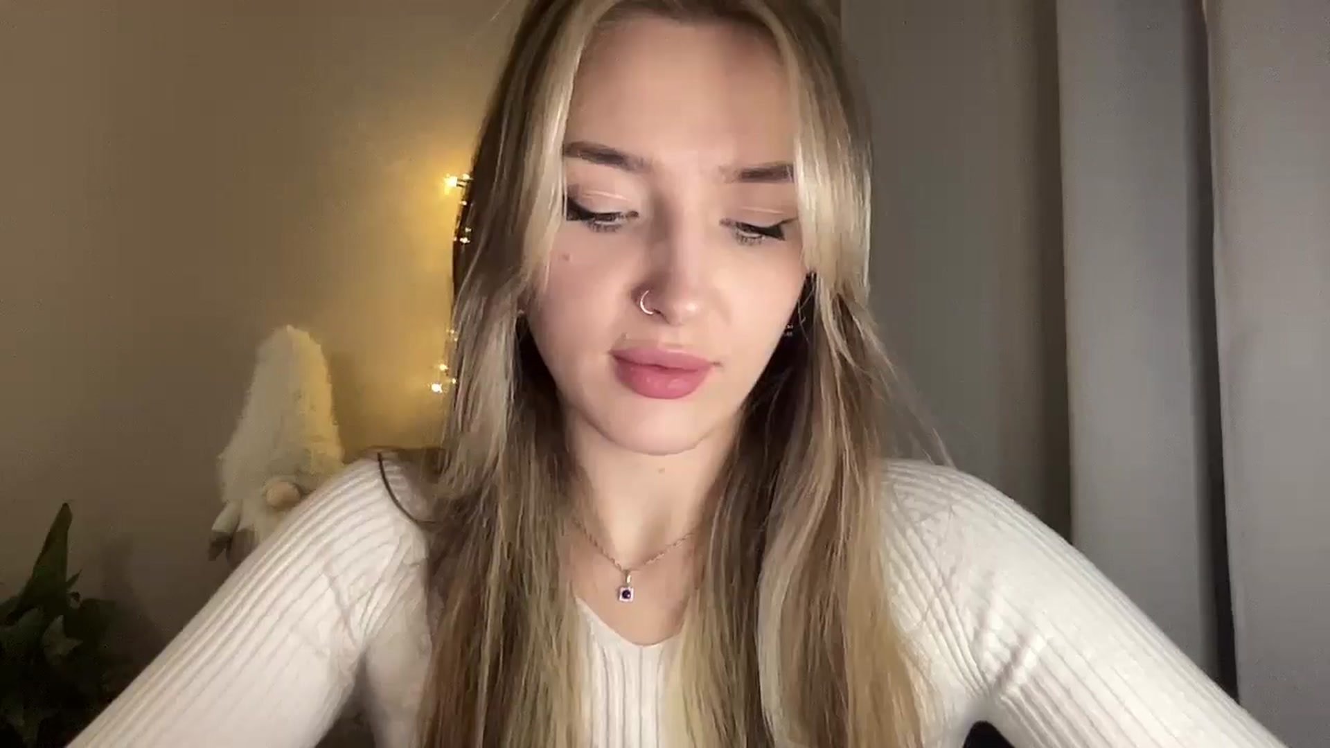 Gallery image thumbnail from My_Diana's myfreecams stream on, 03/06/2025, 16:21 image 18 of 20
