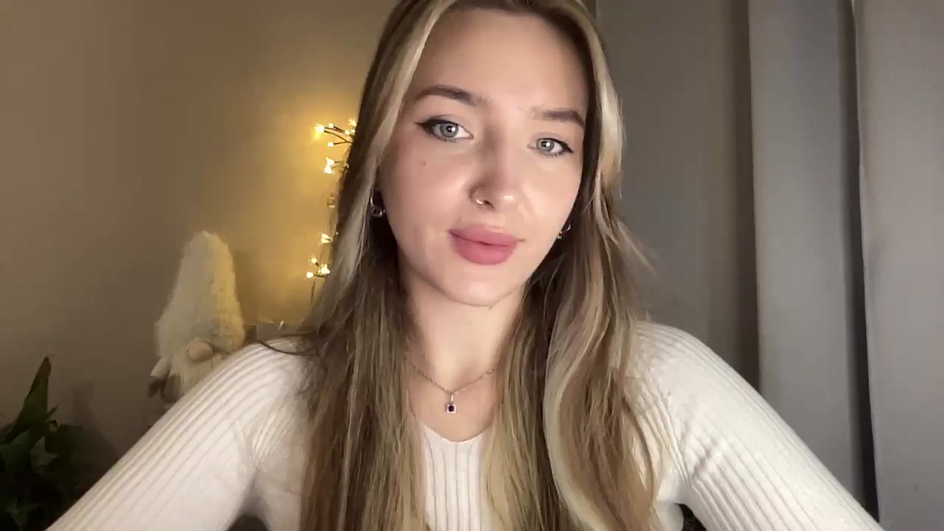 Gallery image thumbnail from My_Diana's myfreecams stream on, 03/06/2025, 16:21 image 16 of 20