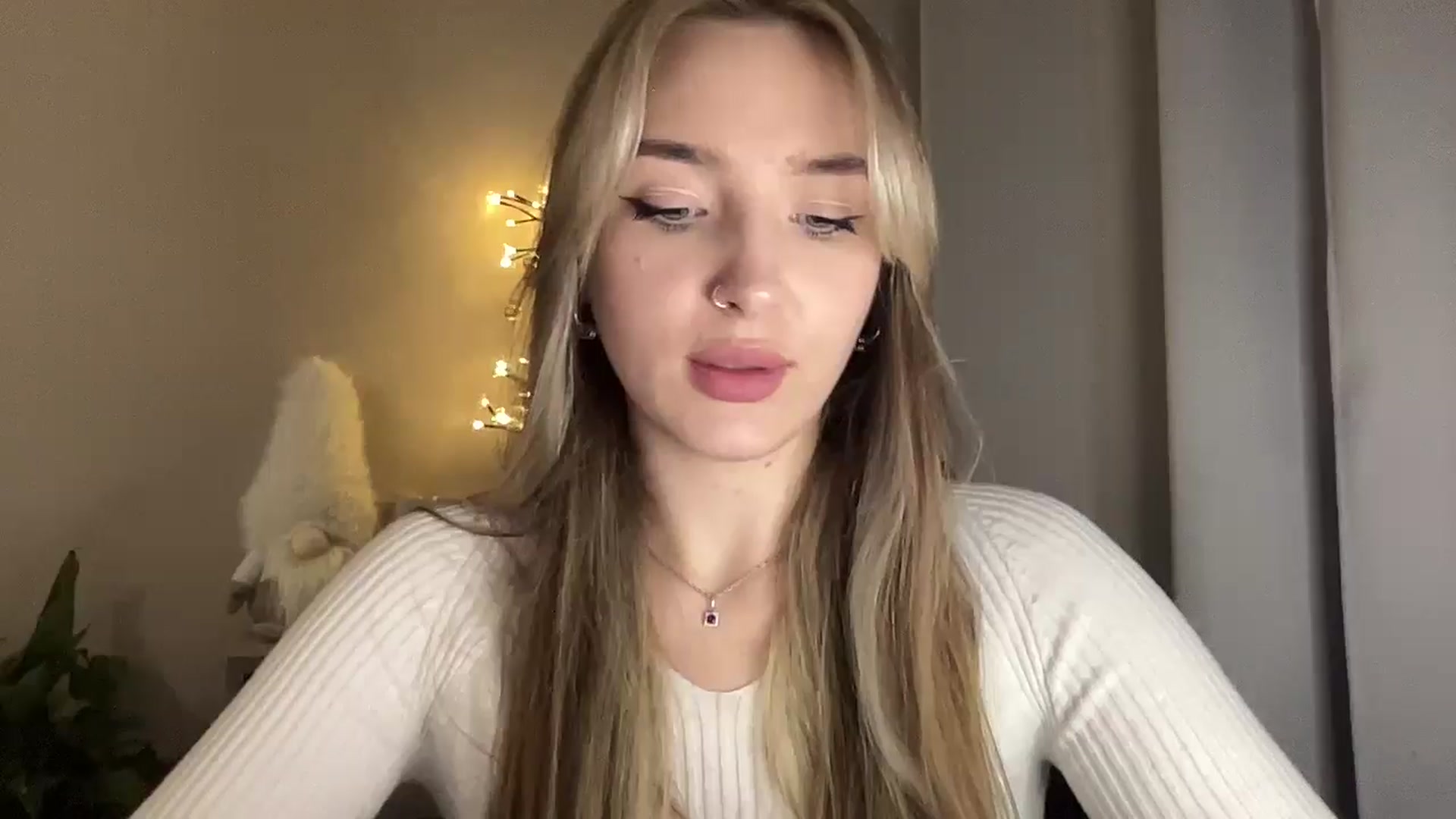 Gallery image thumbnail from My_Diana's myfreecams stream on, 03/06/2025, 16:21 image 15 of 20
