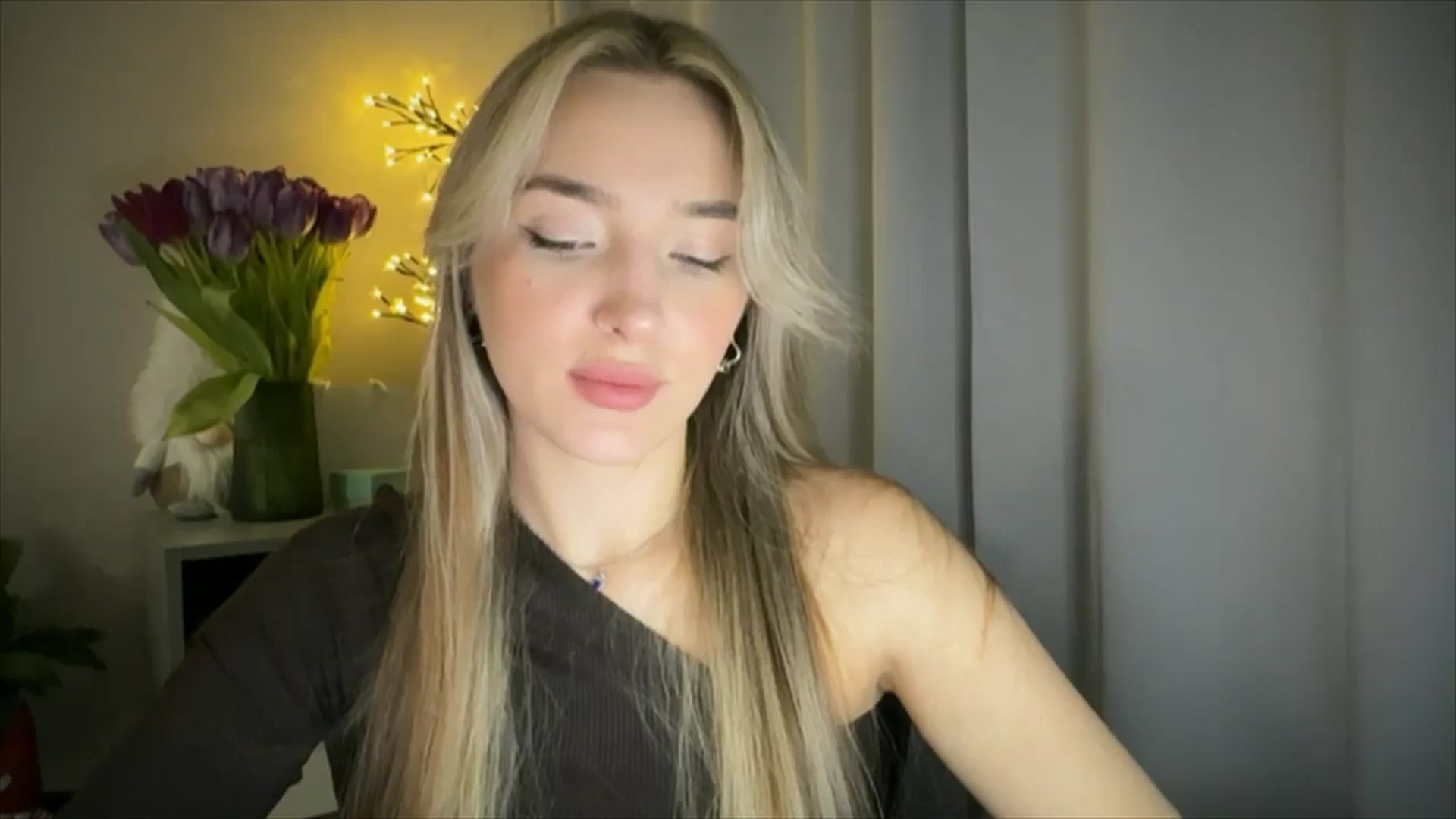 Gallery image thumbnail from My_Diana's myfreecams stream on, 03/12/2025, 15:32 image 9 of 20