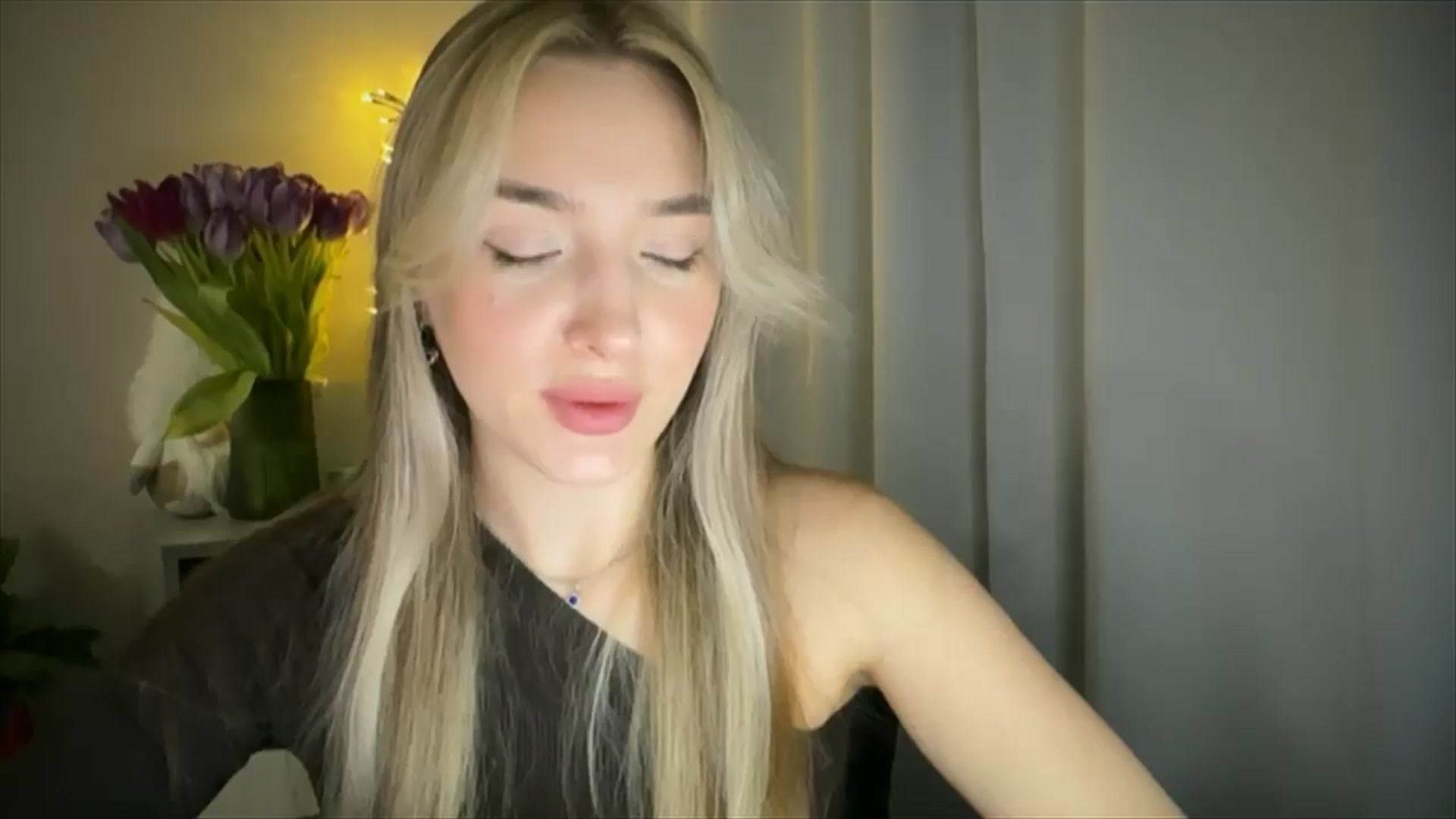 Gallery image thumbnail from My_Diana's myfreecams stream on, 03/12/2025, 17:05 image 9 of 20
