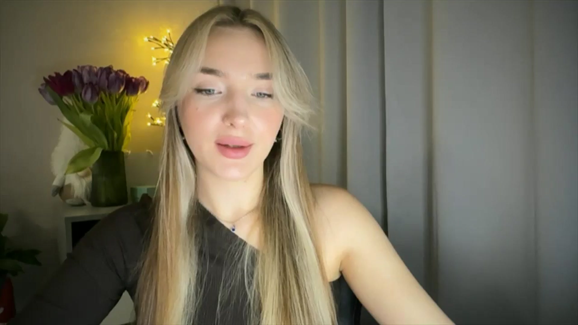 Gallery image thumbnail from My_Diana's myfreecams stream on, 03/12/2025, 17:05 image 4 of 20