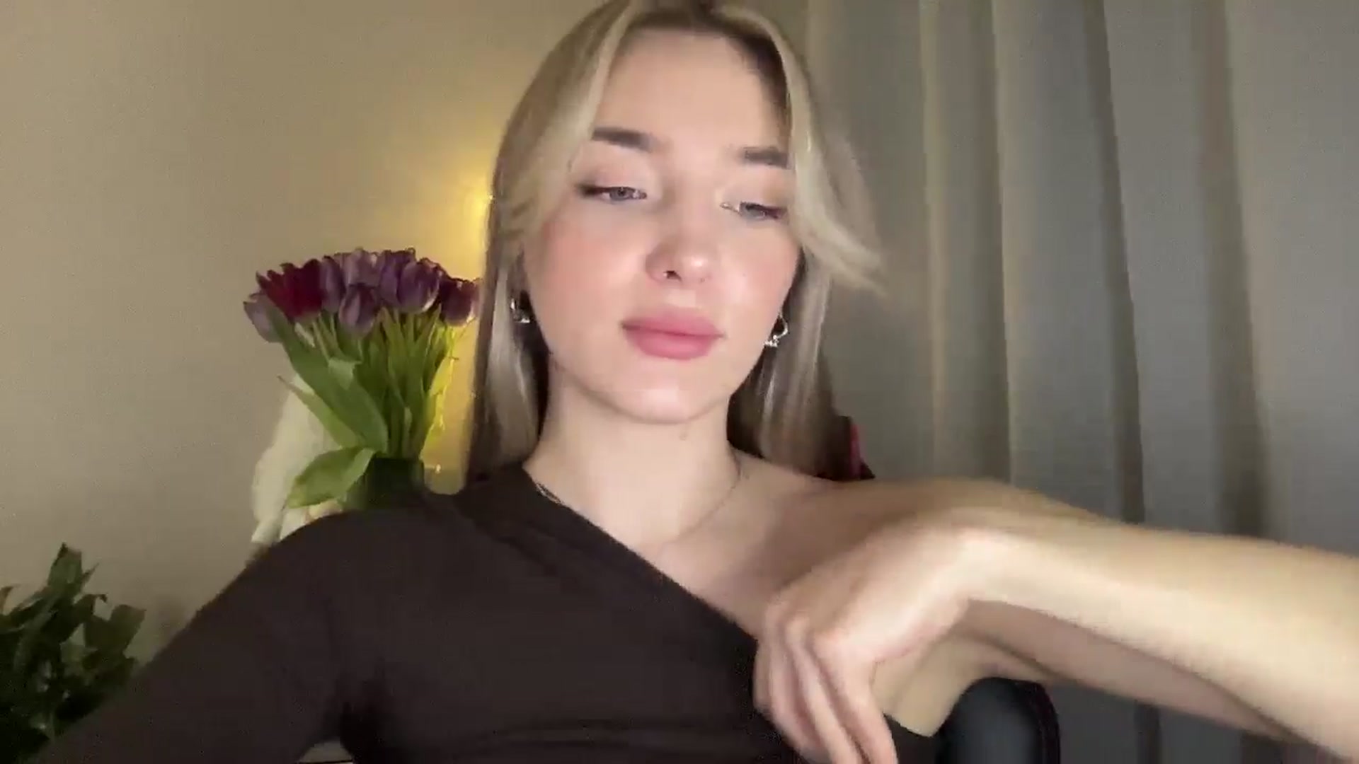 Gallery image thumbnail from My_Diana's myfreecams stream on, 03/12/2025, 17:05 image 14 of 20