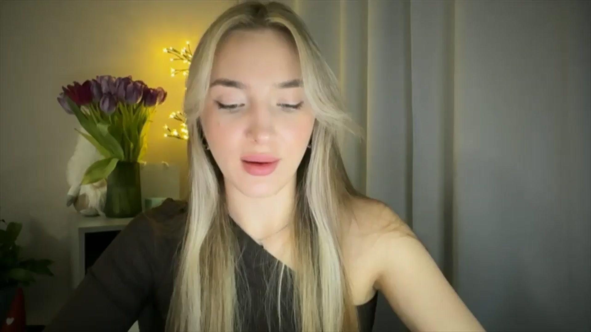 Gallery image thumbnail from My_Diana's myfreecams stream on, 03/12/2025, 17:05 image 11 of 20