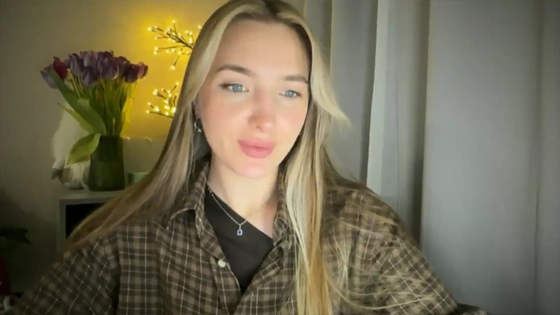 Gallery image thumbnail from My_Diana's myfreecams stream on, 03/12/2025, 23:47 image 4 of 20