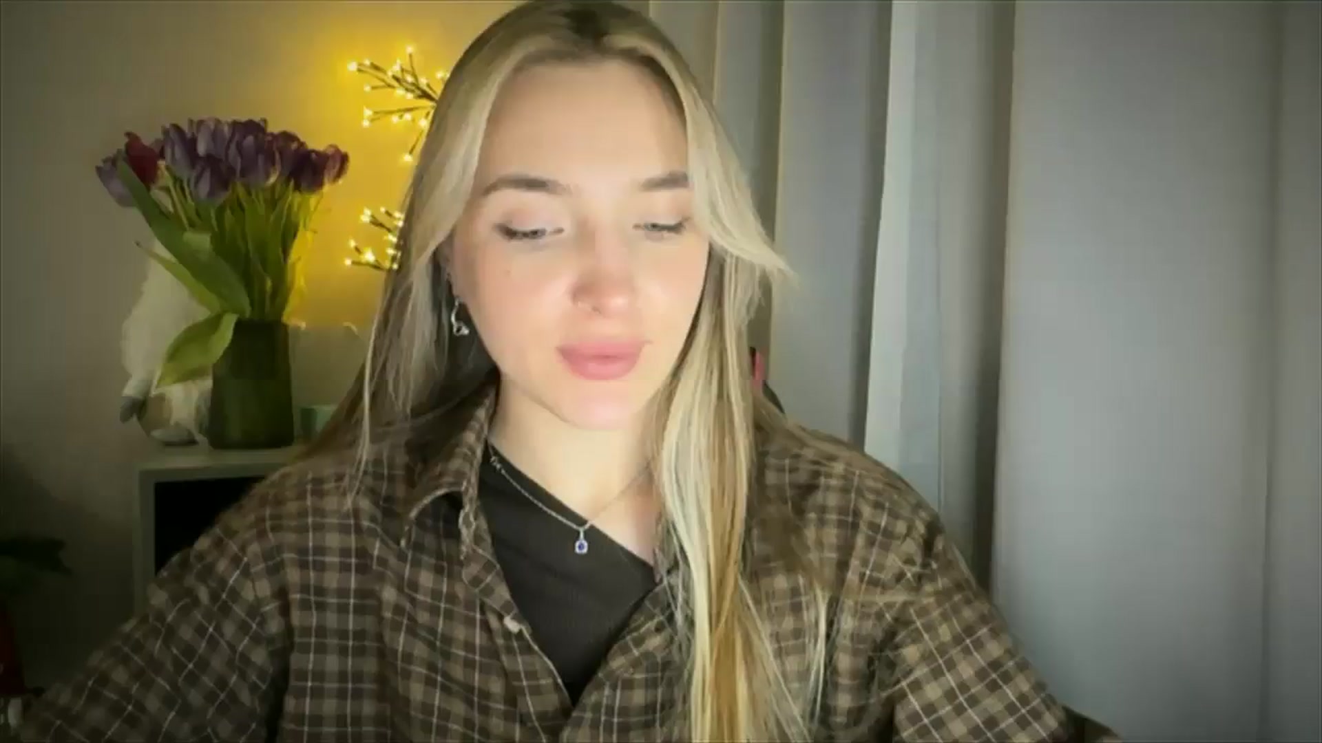 Gallery image thumbnail from My_Diana's myfreecams stream on, 03/12/2025, 23:47 image 5 of 20