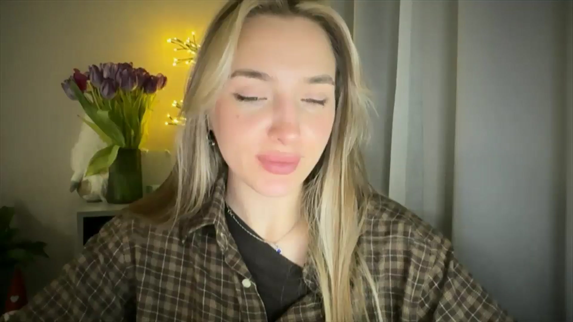 Gallery image thumbnail from My_Diana's myfreecams stream on, 03/12/2025, 23:47 image 11 of 20