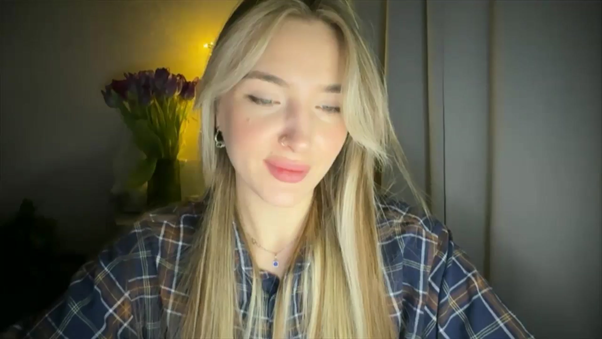 Gallery image thumbnail from My_Diana's myfreecams stream on, 03/13/2025, 15:39 image 17 of 20
