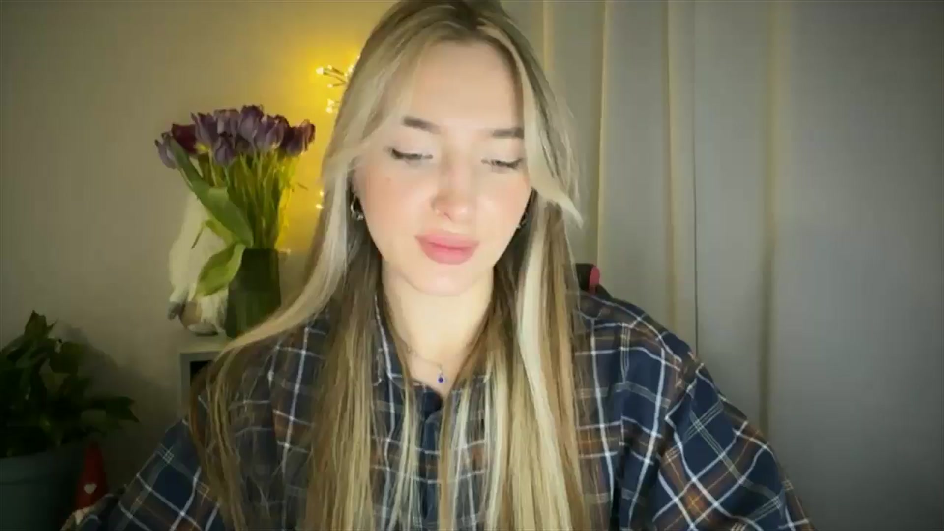 Gallery image thumbnail from My_Diana's myfreecams stream on, 03/13/2025, 15:39 image 18 of 20