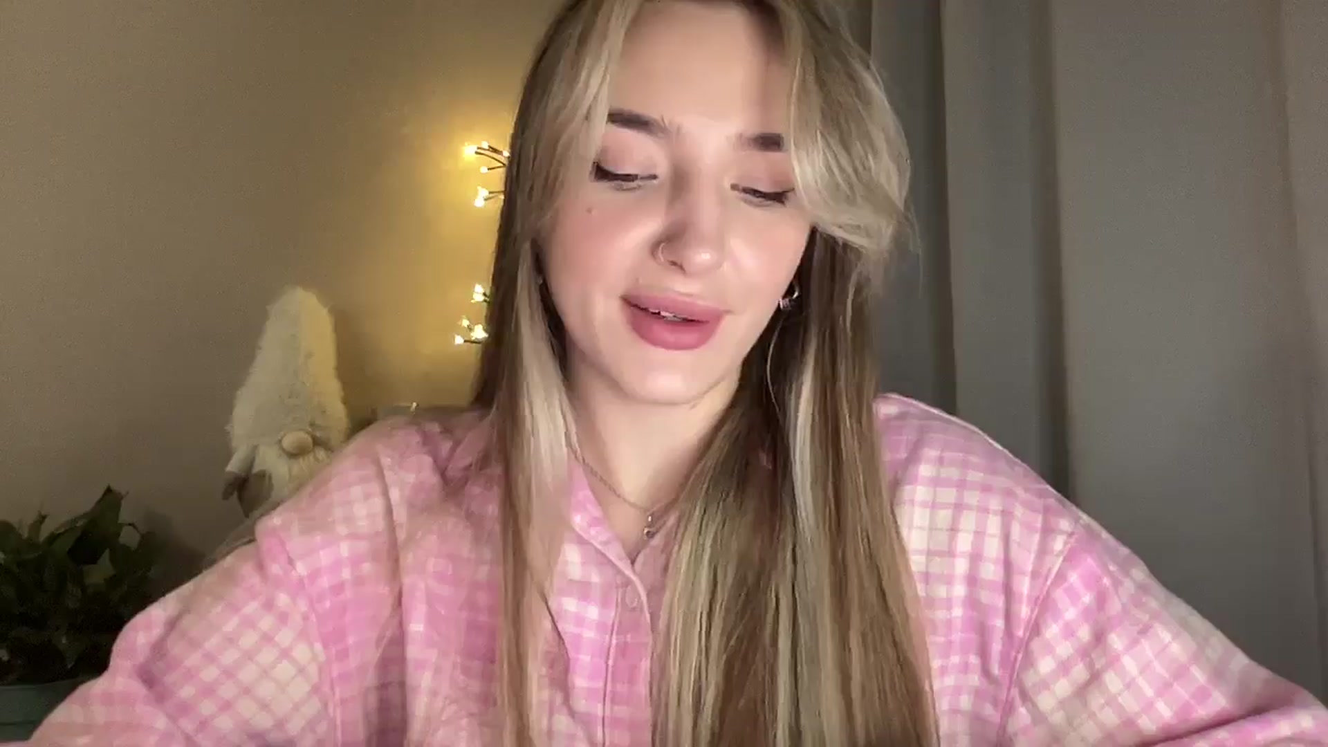 Gallery image thumbnail from My_Diana's myfreecams stream on, 03/15/2025, 15:38 image 18 of 20