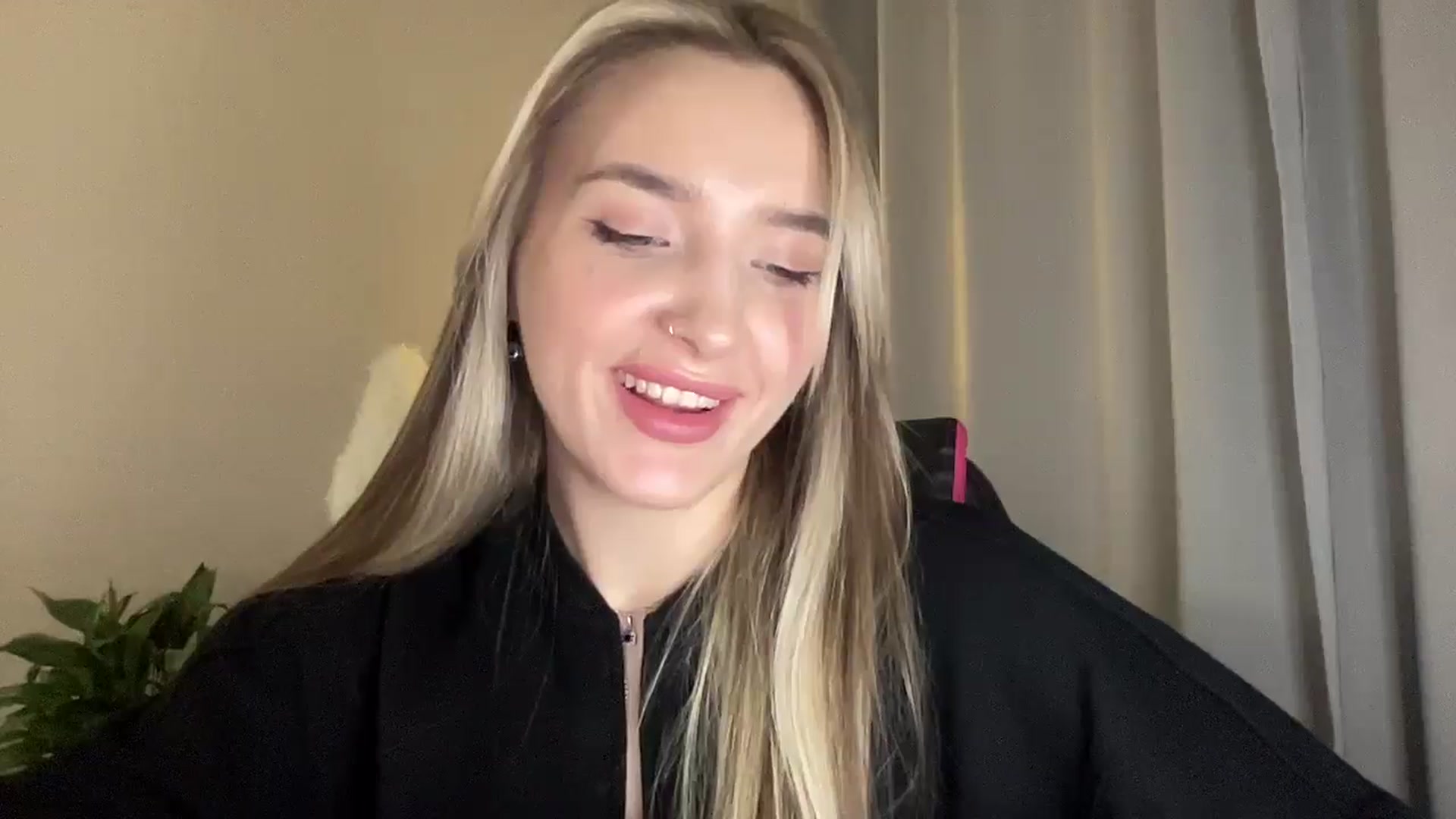 Gallery image thumbnail from My_Diana's myfreecams stream on, 03/16/2025, 22:37 image 19 of 20
