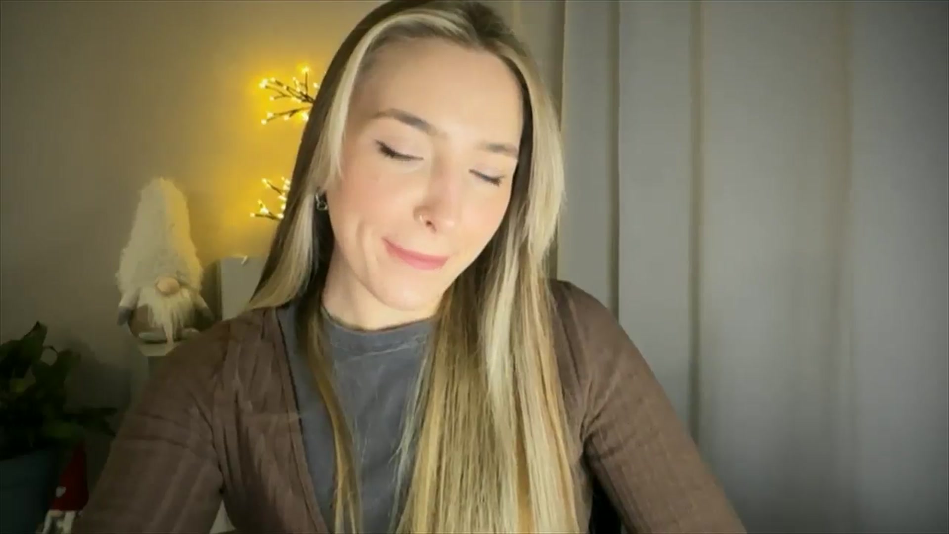 Gallery image thumbnail from My_Diana's myfreecams stream on, 03/18/2025, 14:19 image 11 of 20