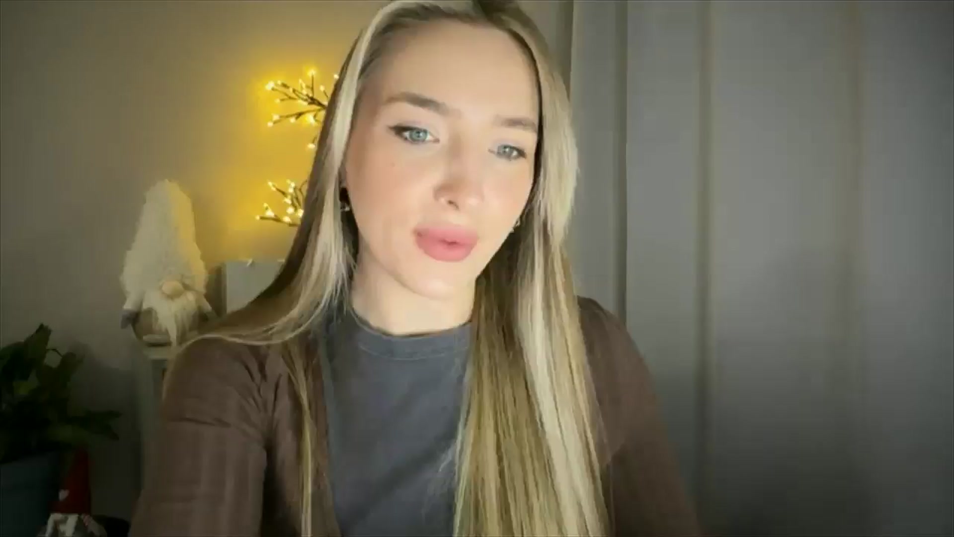 Gallery image thumbnail from My_Diana's myfreecams stream on, 03/18/2025, 14:19 image 17 of 20