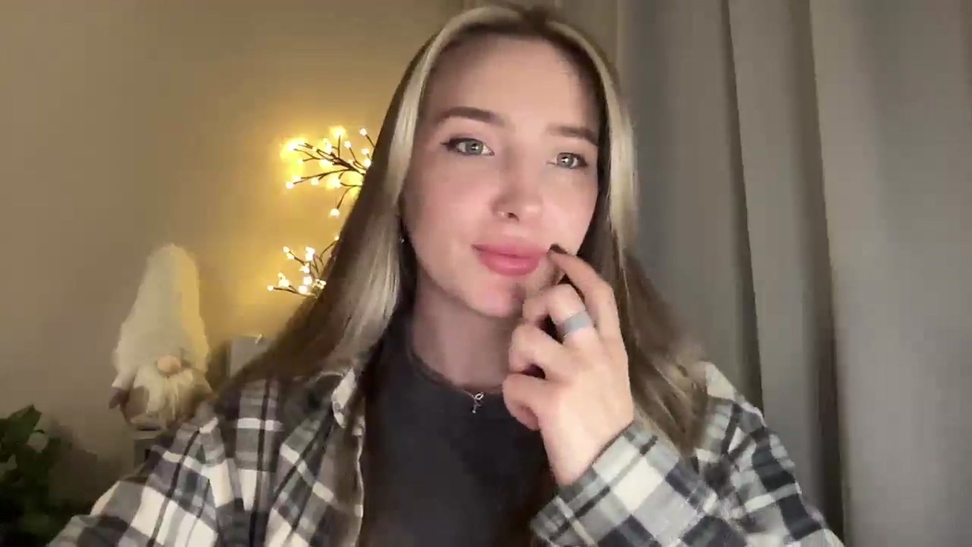 Gallery image thumbnail from My_Diana's myfreecams stream on, 03/20/2025, 21:16 image 3 of 20