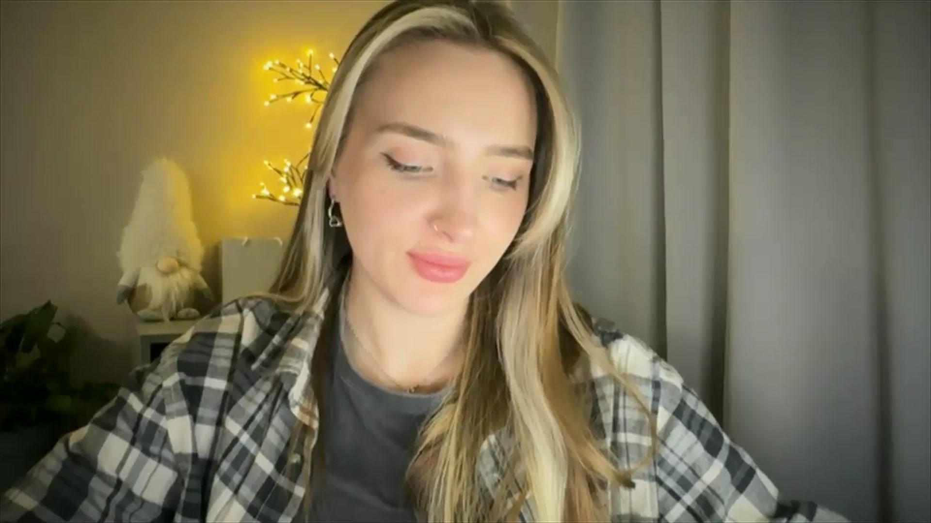 Gallery image thumbnail from My_Diana's myfreecams stream on, 03/20/2025, 21:16 image 11 of 20