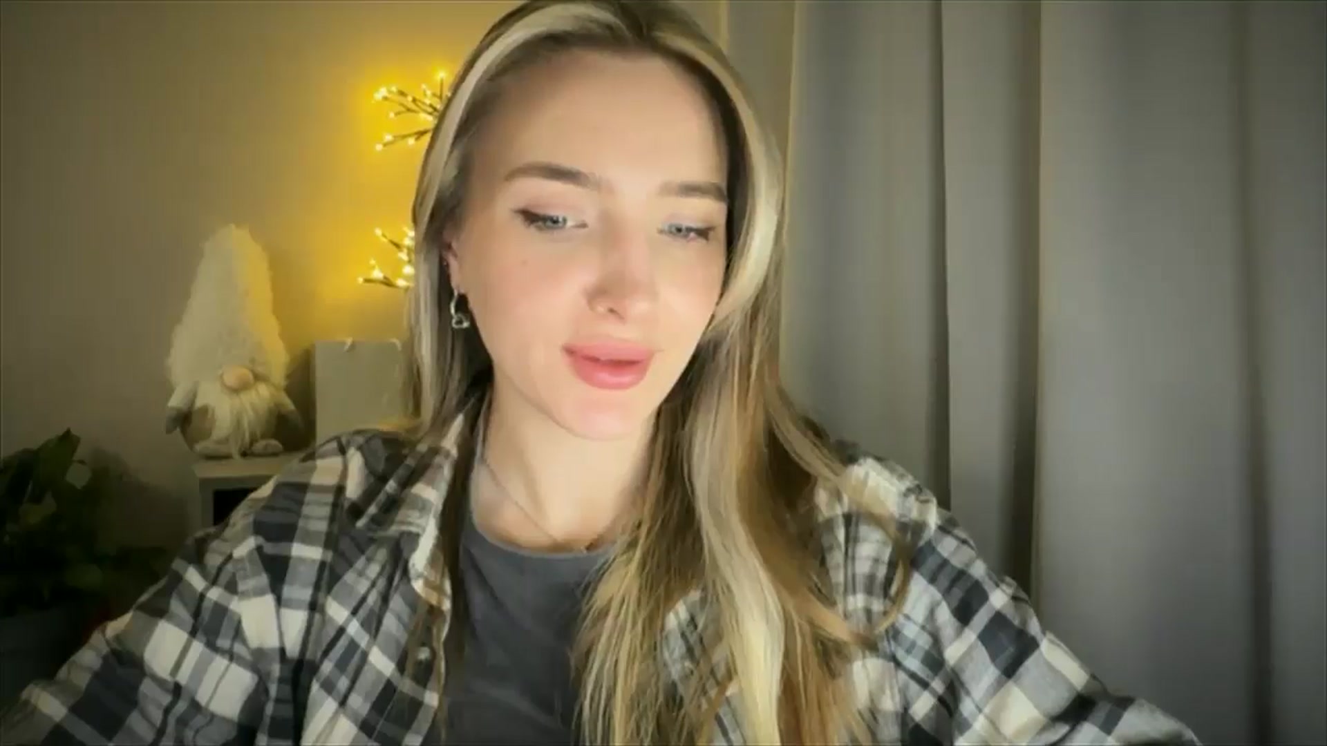 Gallery image thumbnail from My_Diana's myfreecams stream on, 03/20/2025, 21:16 image 10 of 20