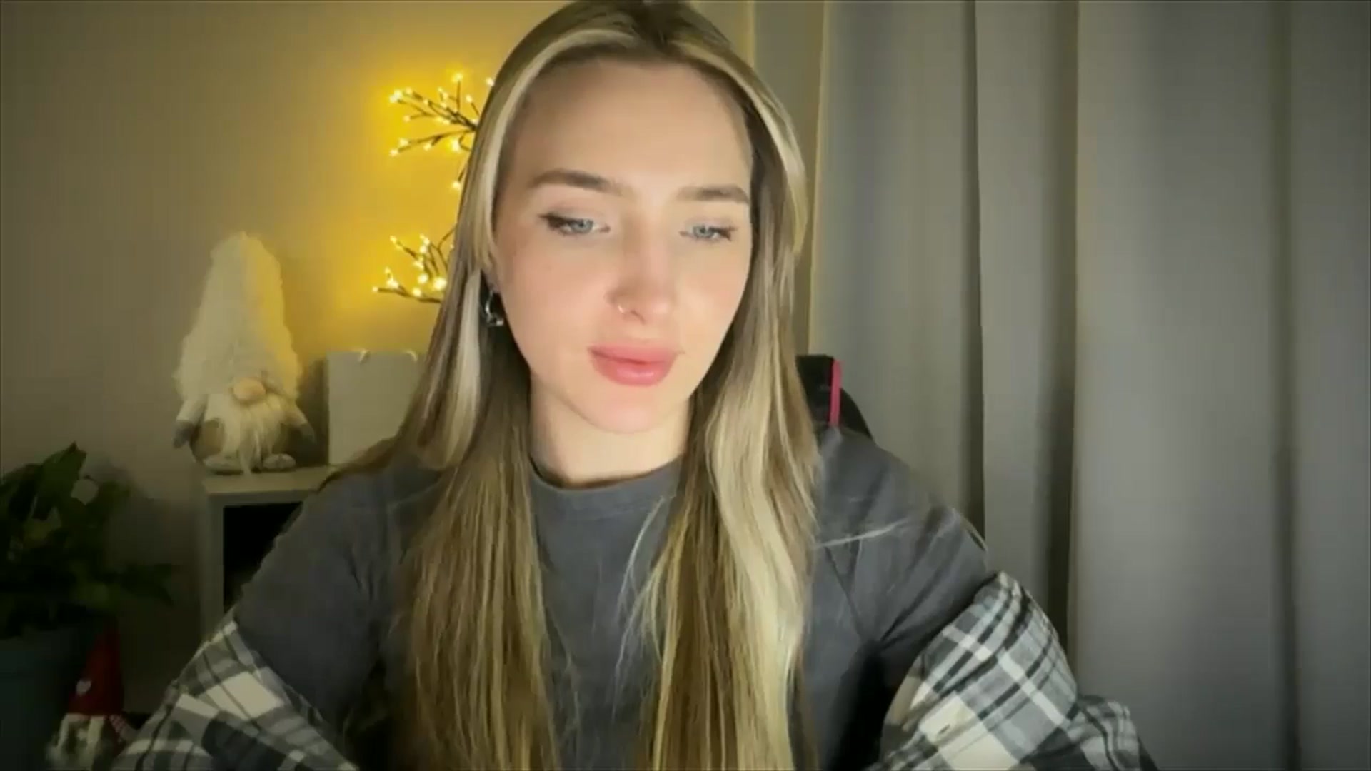Gallery image thumbnail from My_Diana's myfreecams stream on, 03/20/2025, 21:16 image 14 of 20