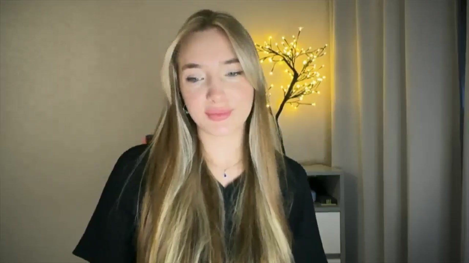 Gallery image thumbnail from My_Diana's myfreecams stream on, 03/22/2025, 16:04 image 11 of 20