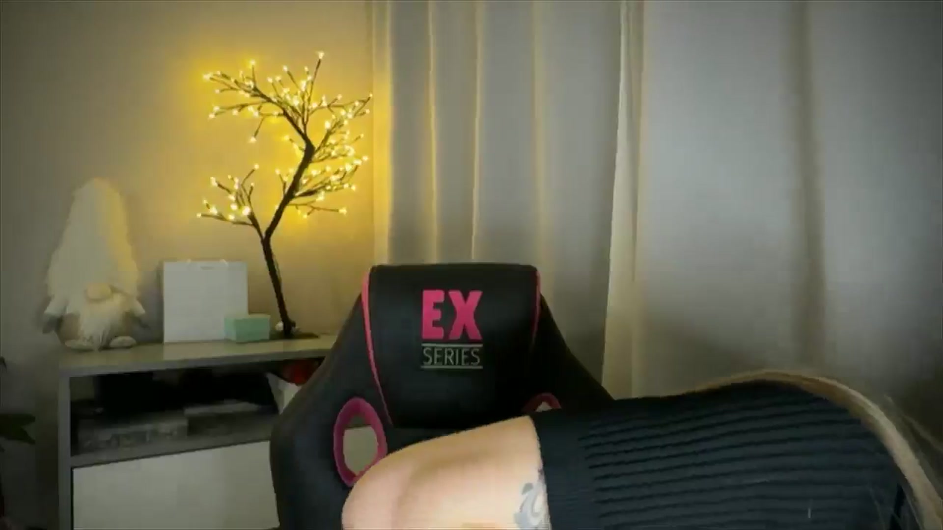 Gallery image thumbnail from My_Diana's myfreecams stream on, 03/22/2025, 23:36 image 19 of 20