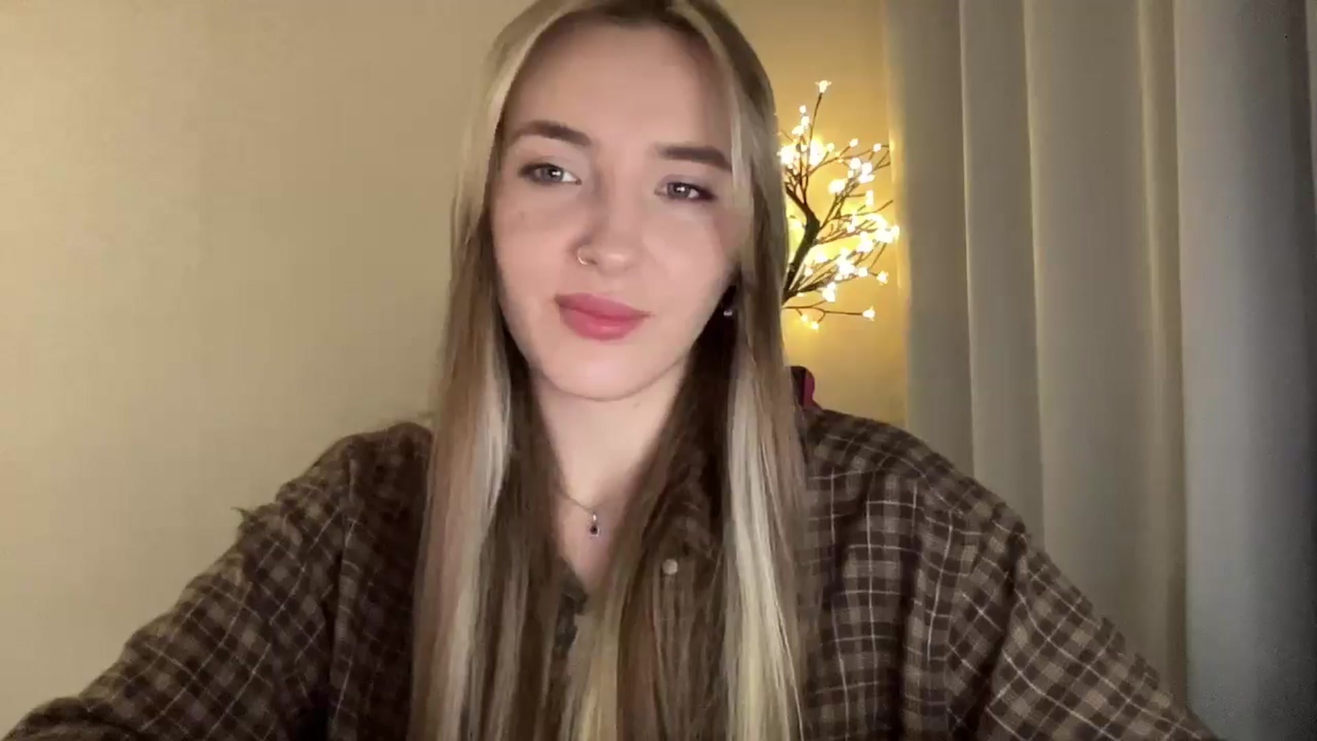 Gallery image thumbnail from My_Diana's myfreecams stream on, 03/25/2025, 16:33 image 13 of 20