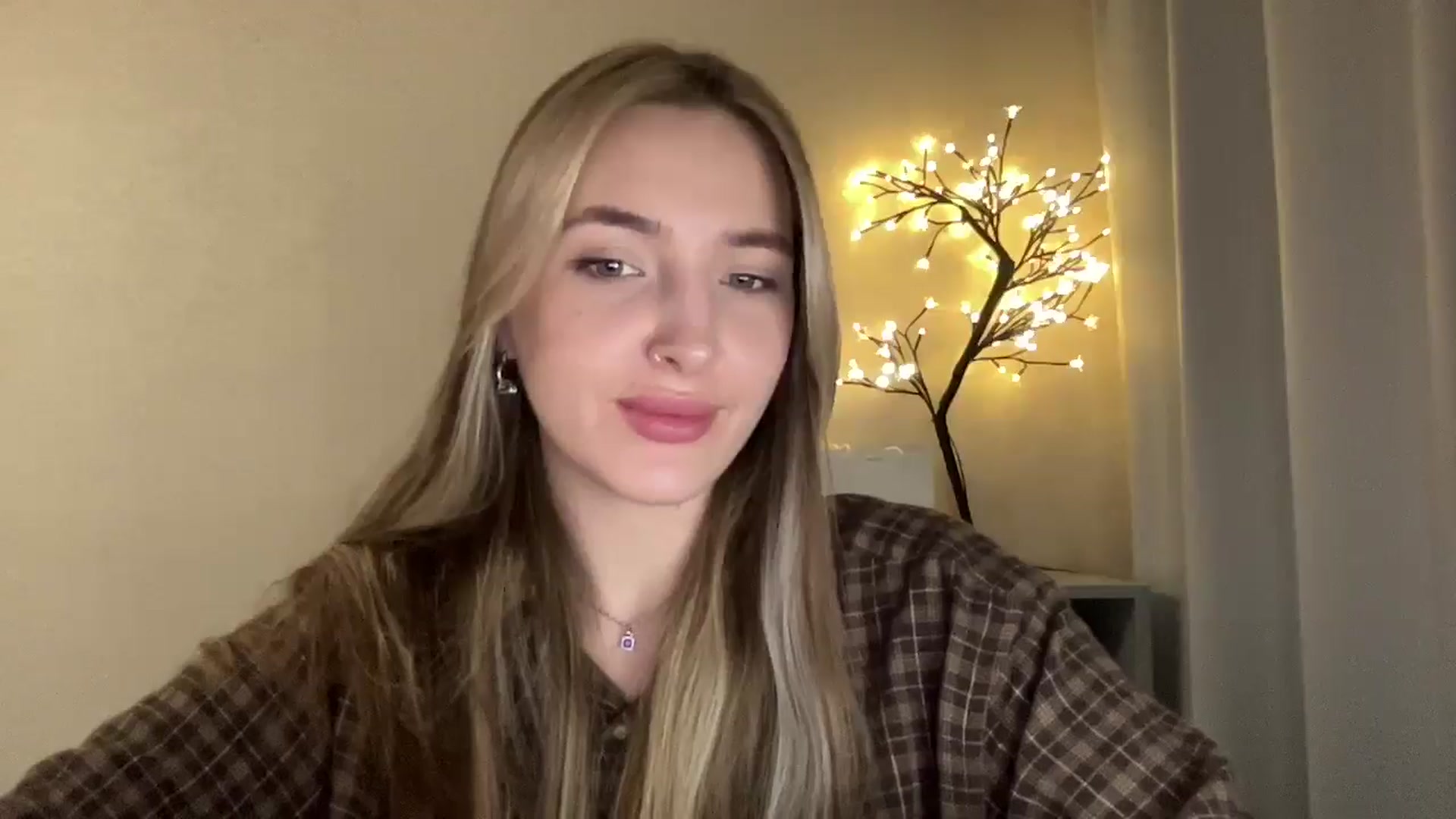Gallery image thumbnail from My_Diana's myfreecams stream on, 03/25/2025, 23:18 image 19 of 20