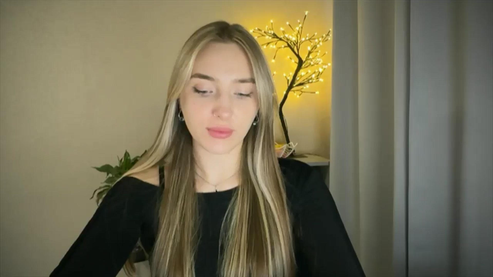 Gallery image thumbnail from My_Diana's myfreecams stream on, 03/28/2025, 16:59 image 7 of 20
