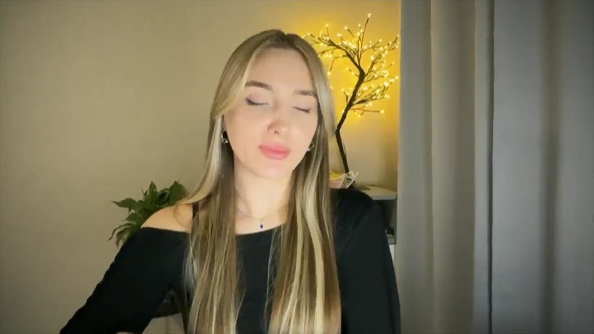 Gallery image thumbnail from My_Diana's myfreecams stream on, 03/28/2025, 16:59 image 11 of 20