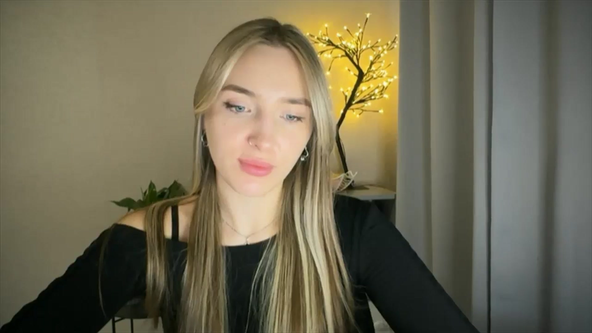 Gallery image thumbnail from My_Diana's myfreecams stream on, 03/28/2025, 16:59 image 6 of 20
