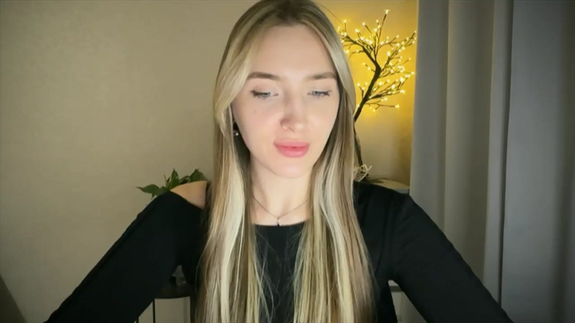 Gallery image thumbnail from My_Diana's myfreecams stream on, 03/28/2025, 16:59 image 15 of 20