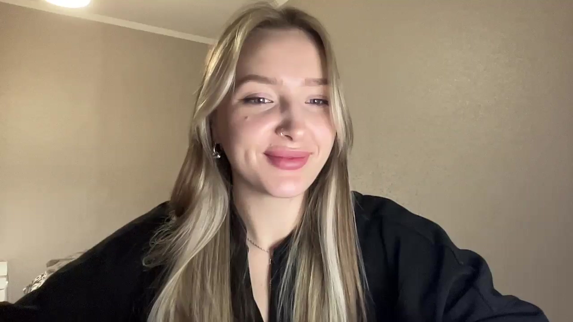 Gallery image thumbnail from My_Diana's myfreecams stream on, 03/31/2025, 21:33 image 17 of 20