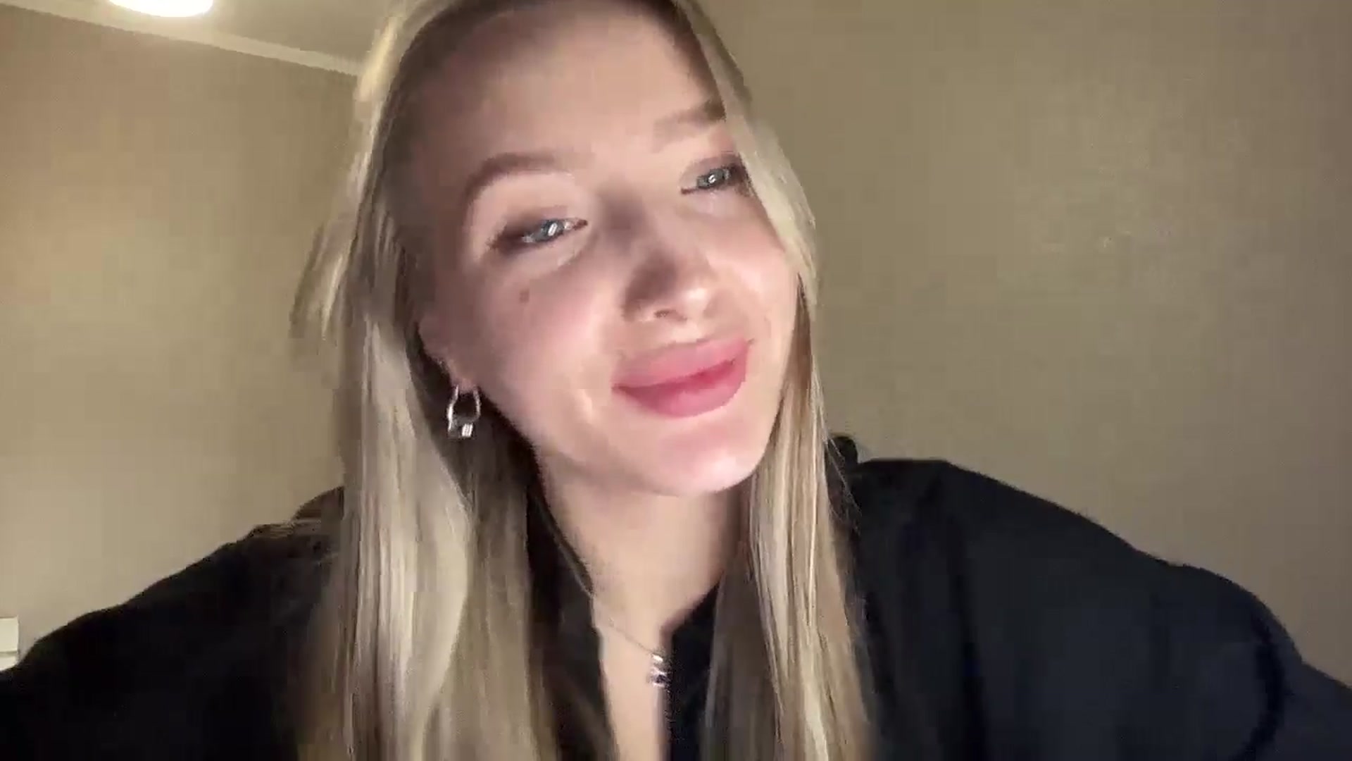 Gallery image thumbnail from My_Diana's myfreecams stream on, 03/31/2025, 21:33 image 16 of 20
