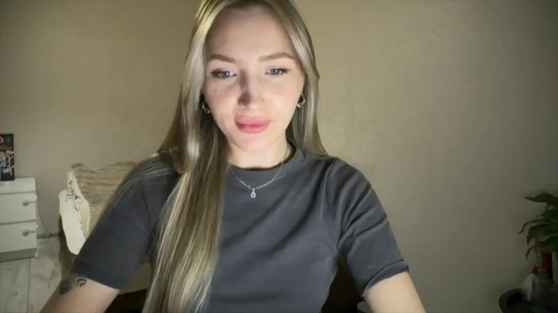 Gallery image thumbnail from My_Diana's myfreecams stream on, 04/04/2025, 16:21 image 4 of 20