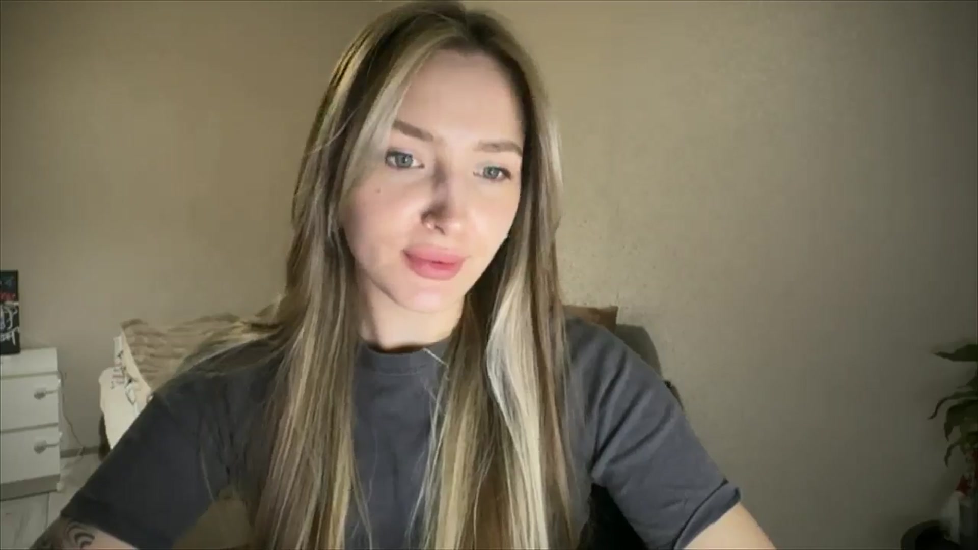 Gallery image thumbnail from My_Diana's myfreecams stream on, 04/04/2025, 16:21 image 9 of 20