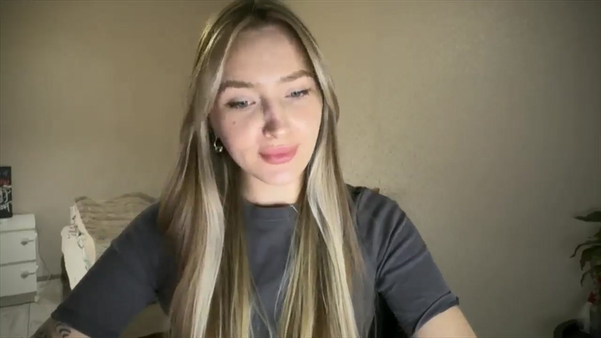 Gallery image thumbnail from My_Diana's myfreecams stream on, 04/04/2025, 16:21 image 8 of 20