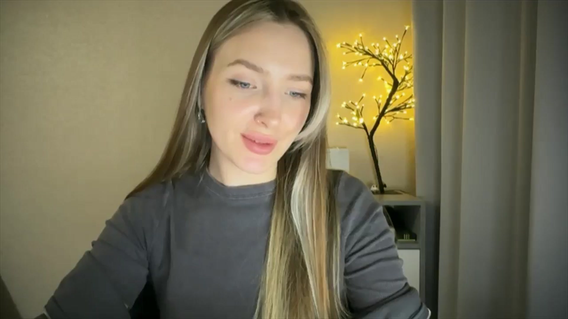 Gallery image thumbnail from My_Diana's myfreecams stream on, 04/04/2025, 22:48 image 9 of 20