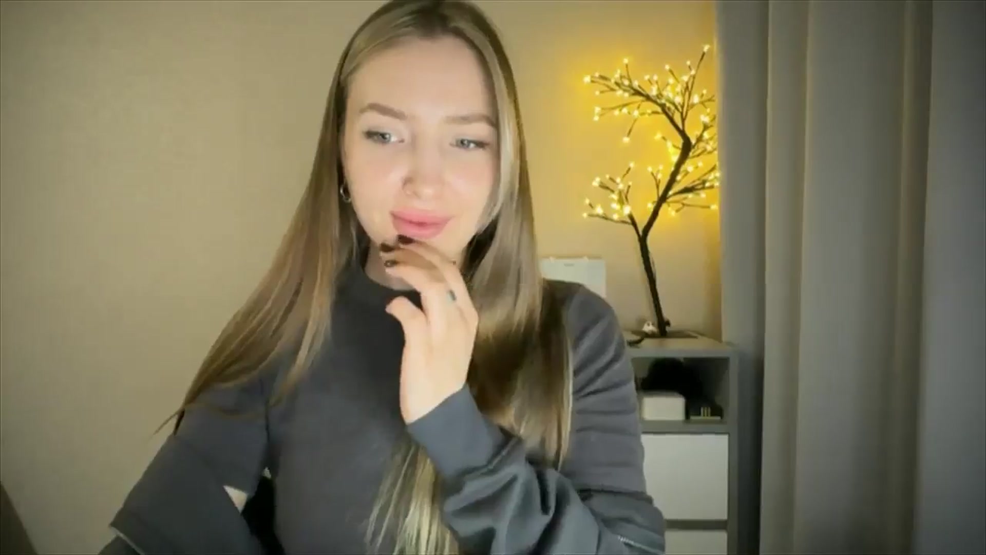 Gallery image thumbnail from My_Diana's myfreecams stream on, 04/04/2025, 22:48 image 11 of 20